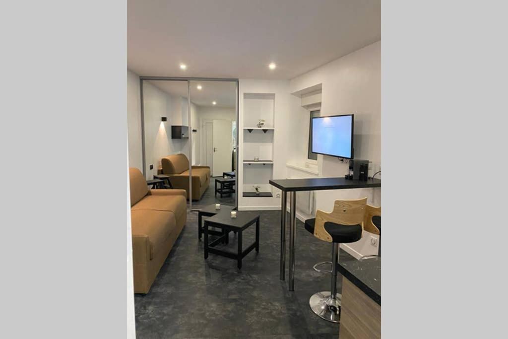 Apartament Studio En Hyper Centre De Dole Zewnętrze zdjęcie